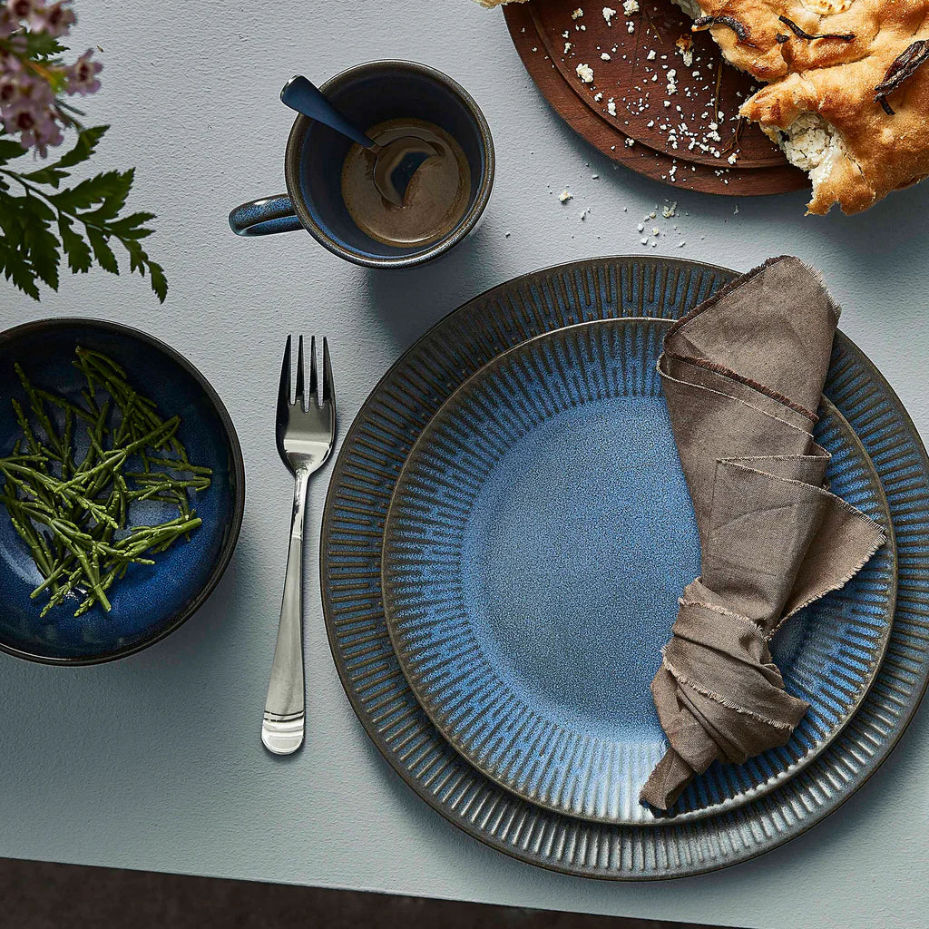 Relief Becher 30 cl Steingut blau